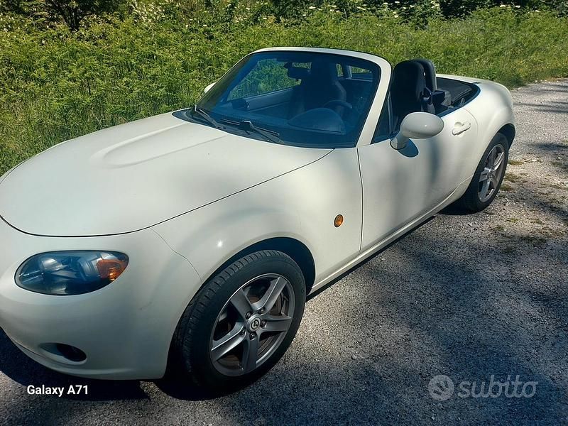 Usata Mazda MX5 126 CV (92 kW) 2006 Bianco Cabrio