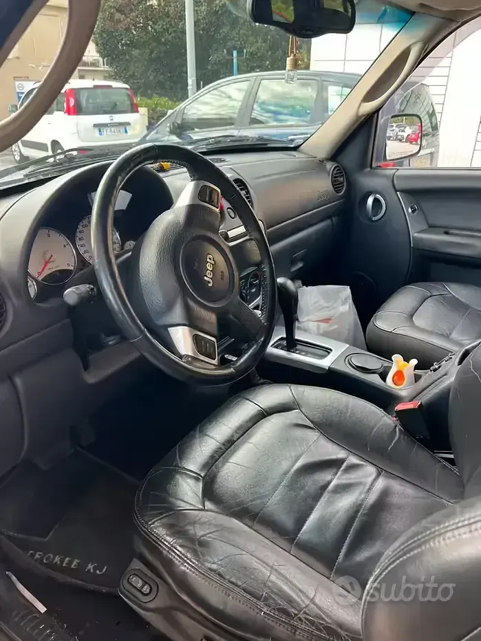 Usado Jeep Cherokee 150 CV (110 kW) 2003 Gris SUV