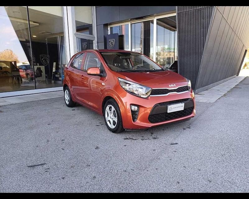 Usata Kia Picanto Urban 67 CV (49 kW) 2023 Rosso Utilitaria