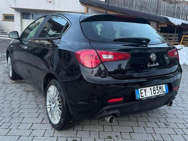 Usata Alfa Romeo Giulietta Distinctive 150 CV (110 kW) 2015 Nero Utilitaria