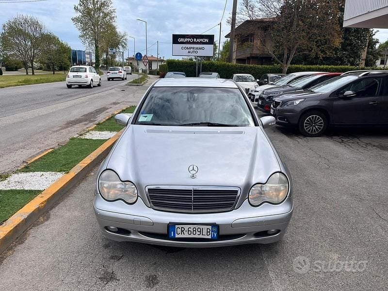 Usata Mercedes C220 Classic 149 CV (109 kW) 2004 Grigio Berlina