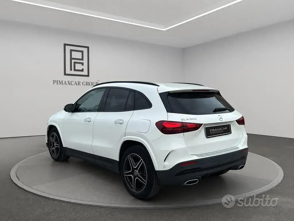 Usata Mercedes GLA200 AMG Line Premium 163 CV (119 kW) 2023 Bianco SUV