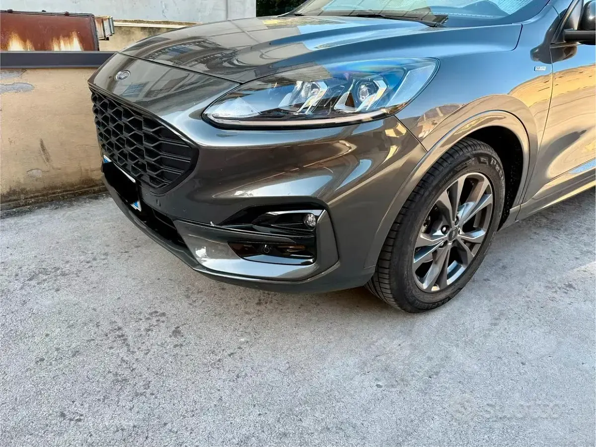 Usata Ford Kuga ST-Line 120 CV (88 kW) 2021 Grigio SUV