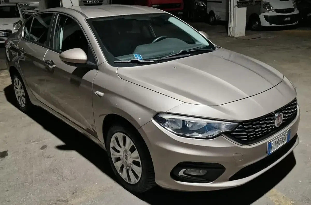 Usata Fiat Tipo Lounge 95 CV (69 kW) 2017 Marrone Berlina
