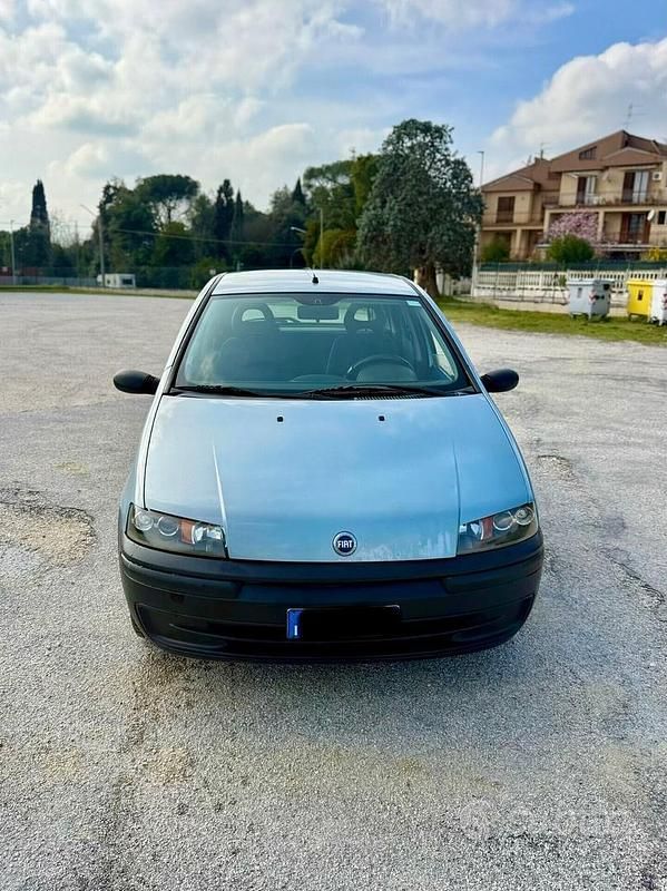Usata Fiat Punto 60 CV (44 kW) 2002 Blu Utilitaria