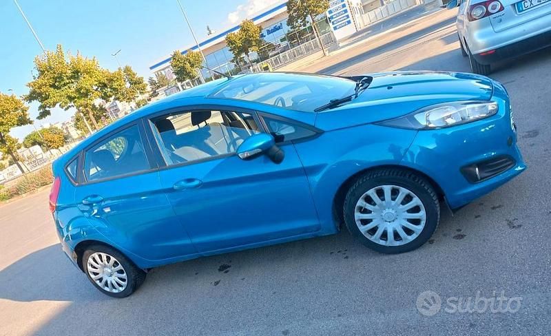 Usata Ford Fiesta 71 CV (52 kW) 2013 Blu Utilitaria