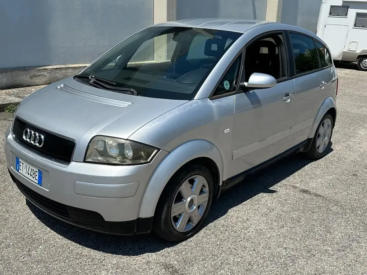 Usata Audi A2 75 CV (55 kW) 2005 Argento Utilitaria
