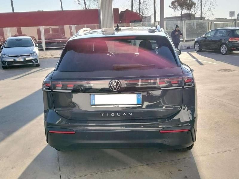 Usata VW Tiguan Life 150 CV (110 kW) 2024 Grigio urano SUV