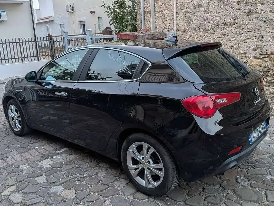 Usata Alfa Romeo Giulietta Distinctive 105 CV (77 kW) 2012 Nero Utilitaria
