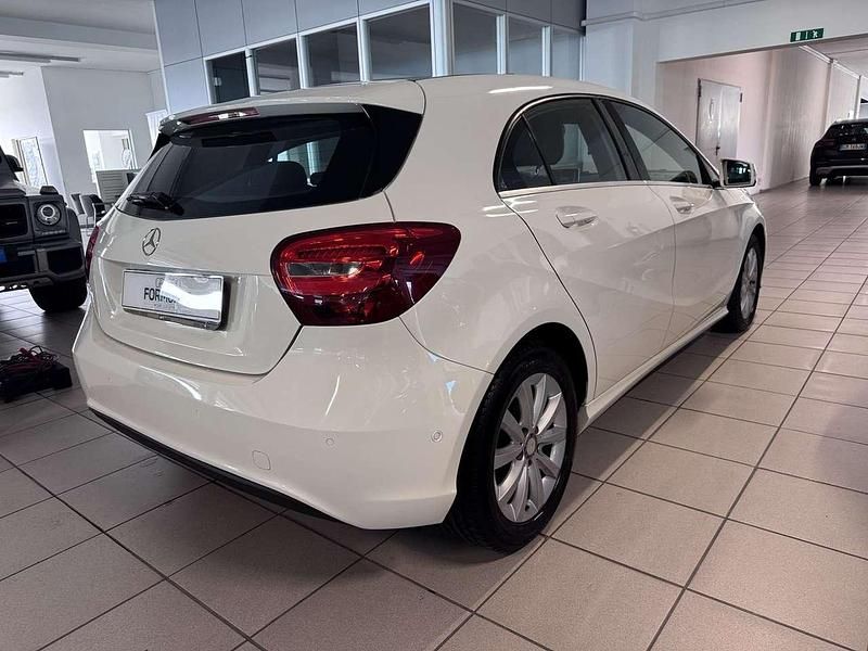 Usata Mercedes A180 109 CV (80 kW) 2016 Bianco Utilitaria