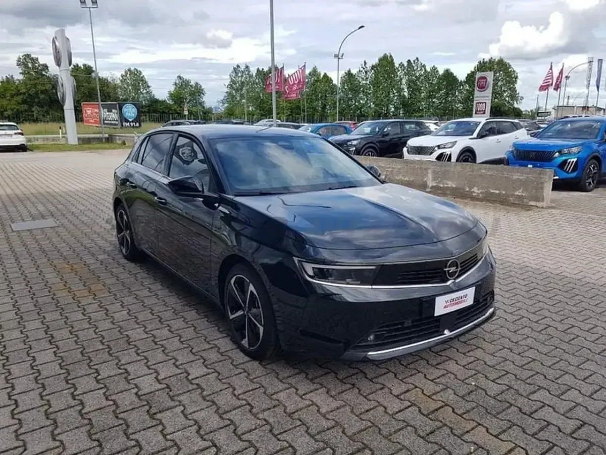Usata Opel Astra Business Elegance 180 CV (132 kW) 2023 Nero Utilitaria