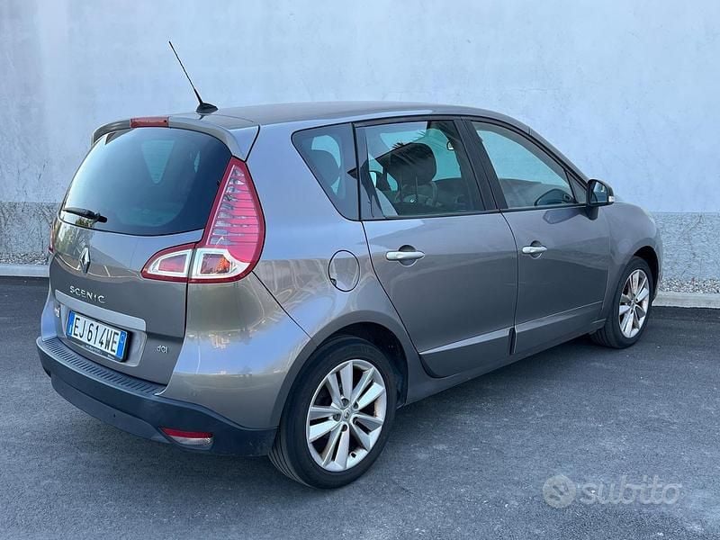 Usata Renault Scénic III Luxe 131 CV (96 kW) 2011 Grigio Monovolume