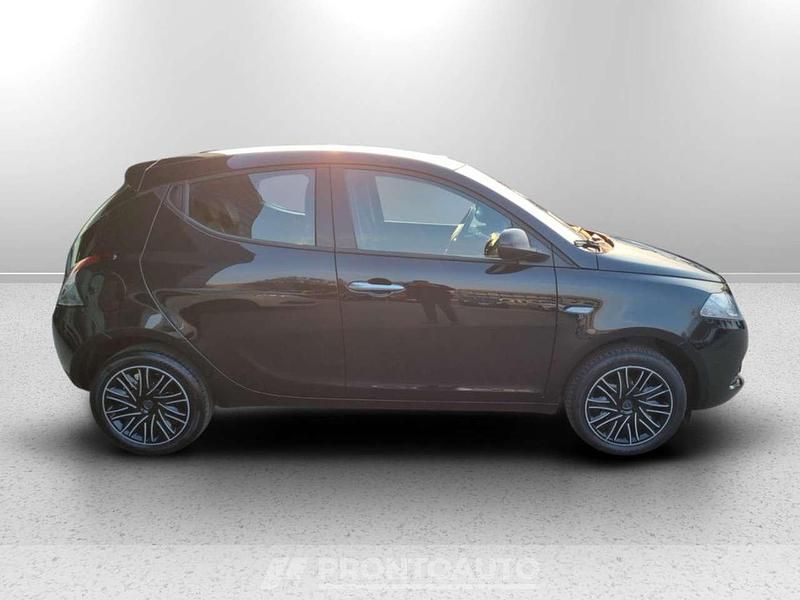 Usata Lancia Ypsilon S 70 CV (51 kW) 2024 Nero Utilitaria