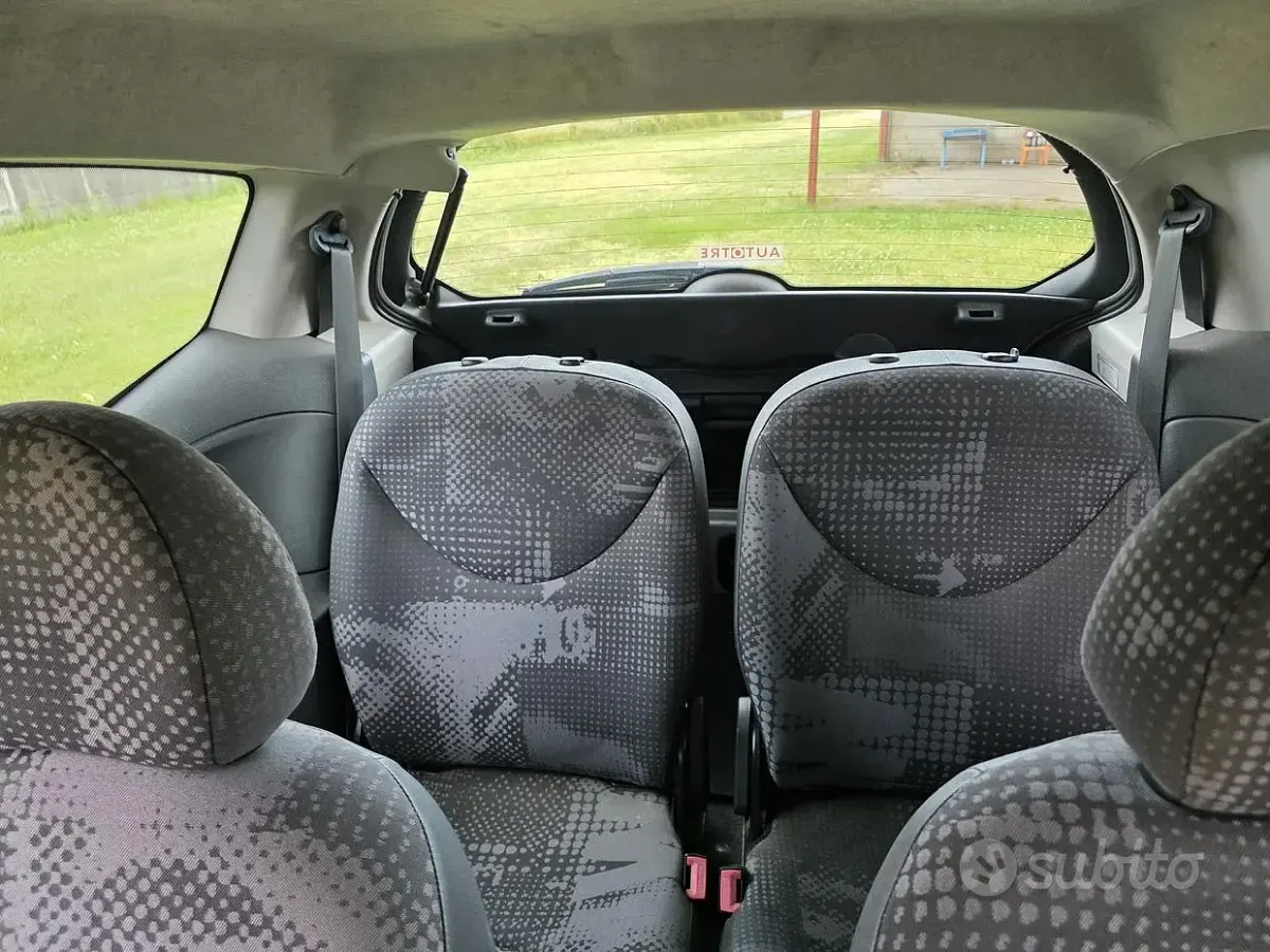 Usata Citroën C2 60 CV (44 kW) 2004 Grigio Utilitaria