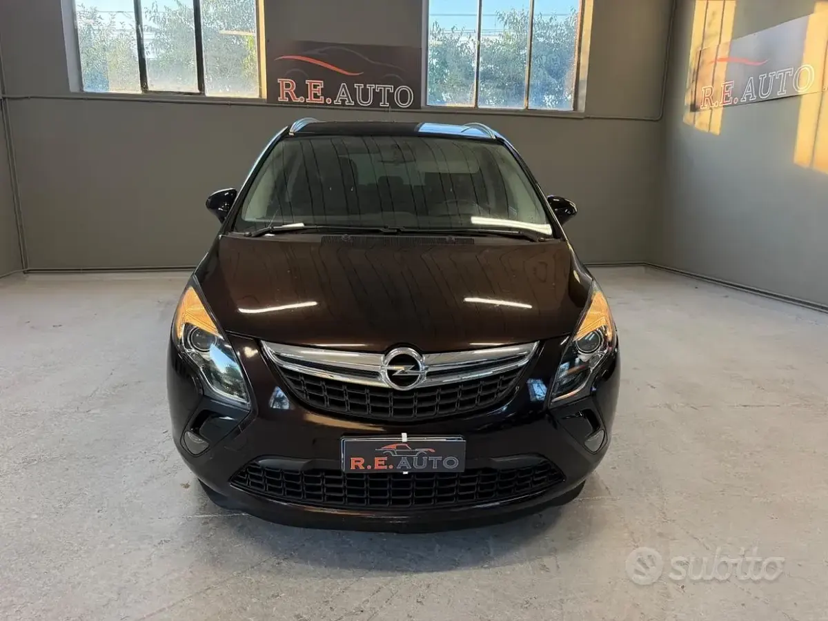 Usata Opel Zafira Tourer Cosmo 150 CV (110 kW) 2013 Marrone Monovolume