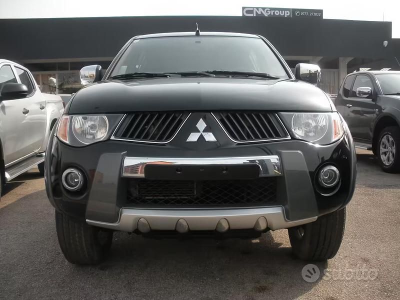 Usata Mitsubishi L200 Intense 137 CV (100 kW) 2011 Nero Pick-up