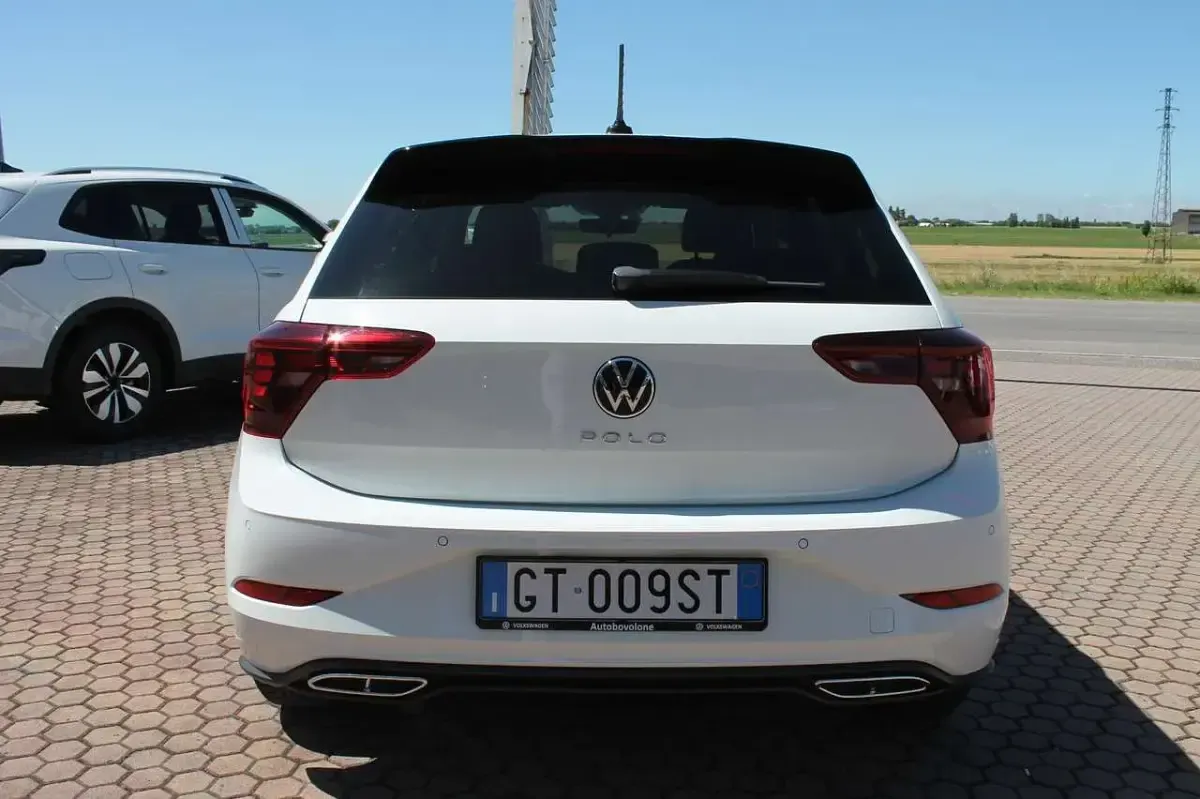 Usata VW Polo R-line 95 CV (69 kW) 2024 Pure white Utilitaria