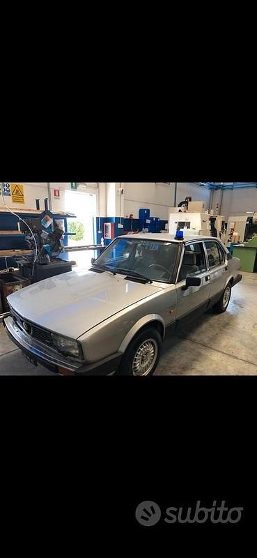 Grigio Usata 1982 Alfa Romeo Alfetta Tre volumi | 5000 € - Immagine 1/4