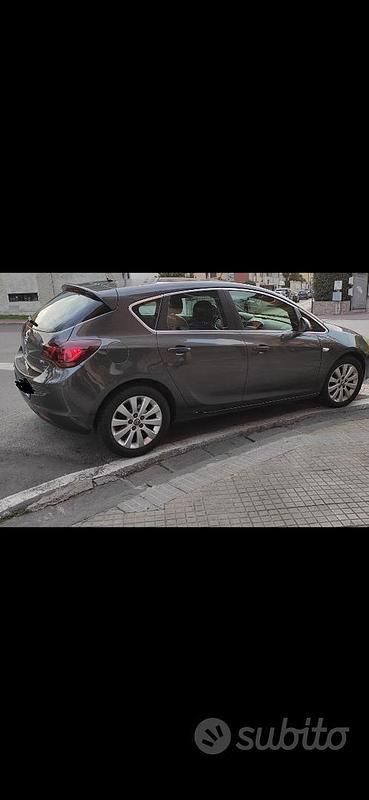 Usata Opel Astra 125 CV (91 kW) 2012 Grigio Berlina