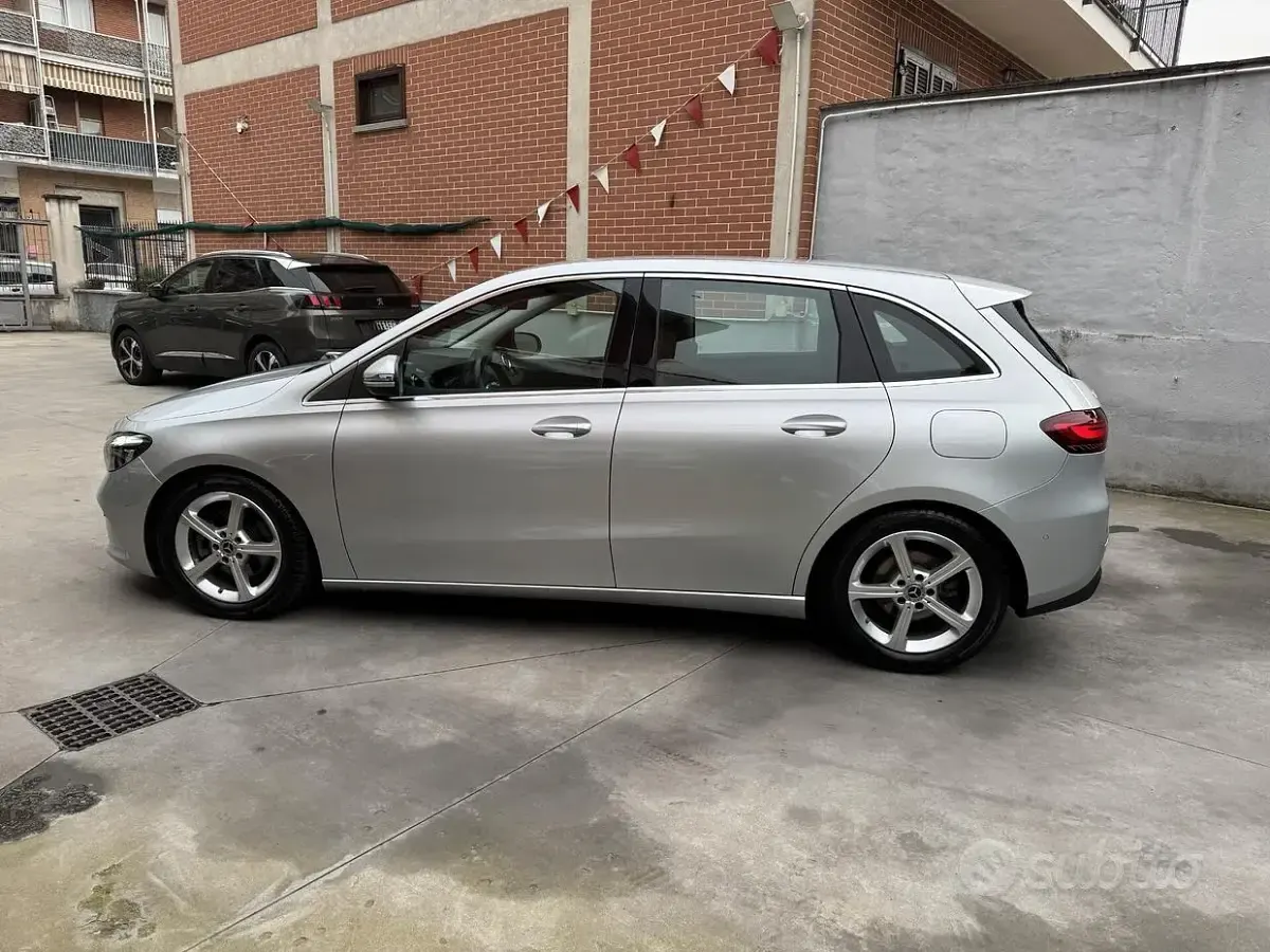 Usata Mercedes B200 Progressive 150 CV (110 kW) 2023 Argento Utilitaria