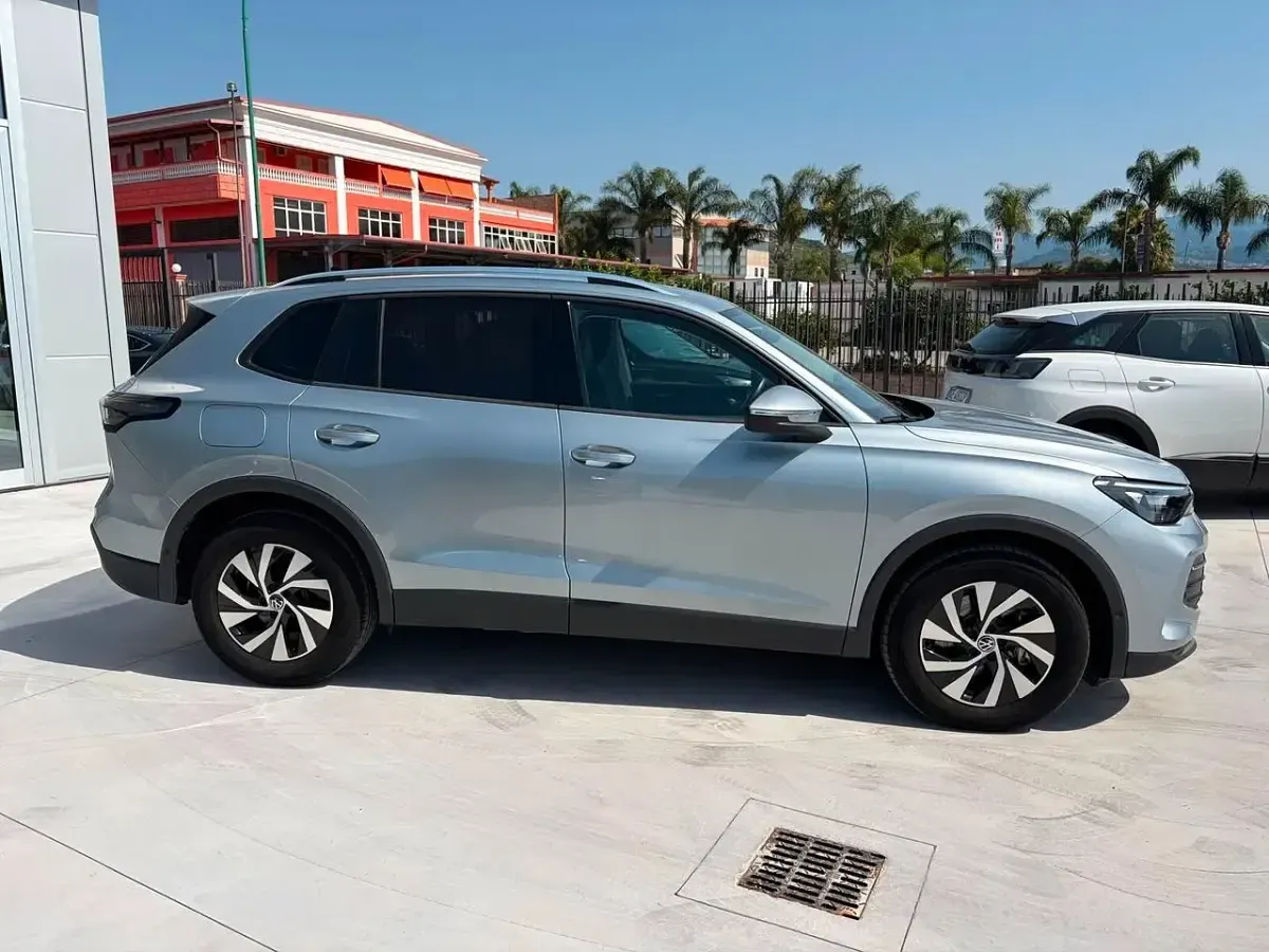 Usata VW Tiguan Edition 150 CV (110 kW) 2024 Argento SUV
