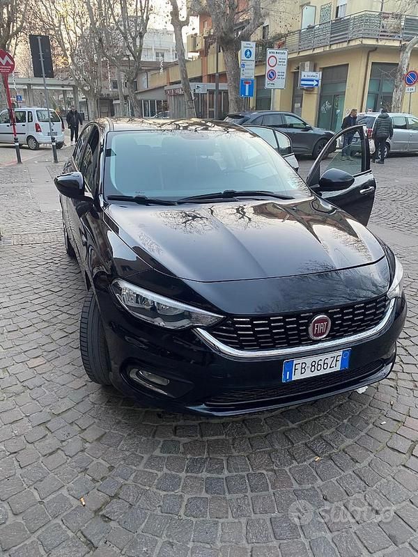 Usata Fiat Tipo 120 CV (88 kW) 2017 Nero Berlina