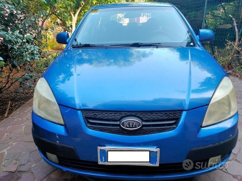 Usata Kia Rio 110 CV (80 kW) 2007 Blu Berlina