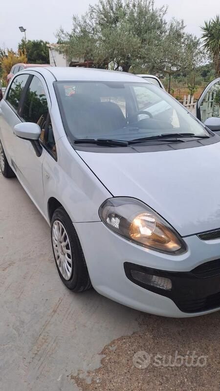Usata Fiat Punto Evo 65 CV (47 kW) 2011 Bianco Utilitaria