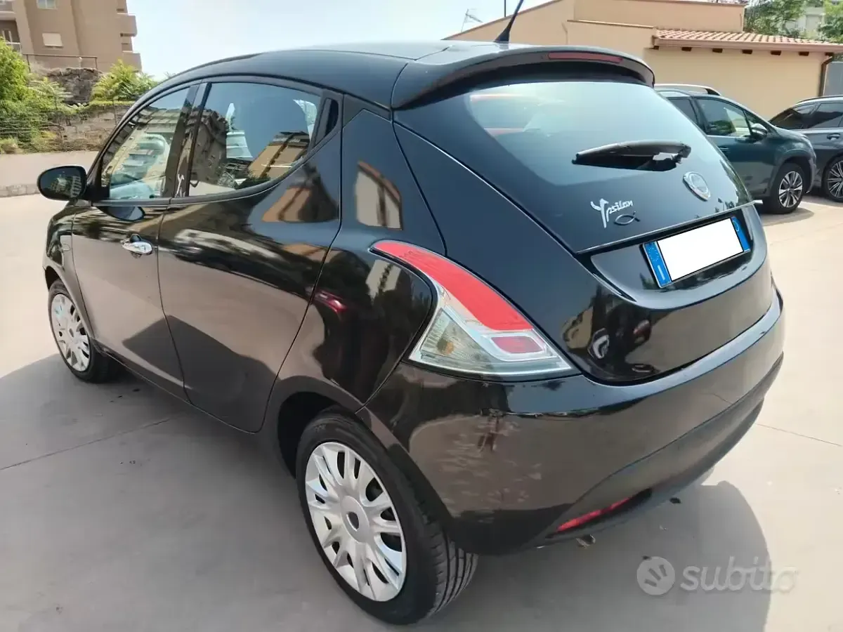 Usata Lancia Ypsilon Gold 69 CV (50 kW) 2013 Nero Utilitaria