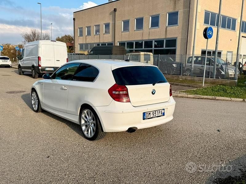 Usata BMW 123 204 CV (150 kW) 2007 Bianco Utilitaria