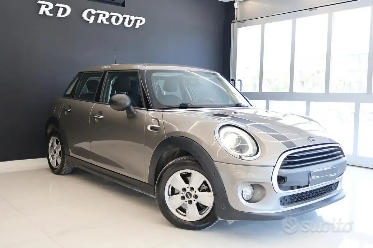 Usata Mini ONE 75 CV (55 kW) 2019 Grigio Utilitaria