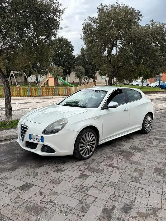 Usata Alfa Romeo Giulietta 140 CV (102 kW) 2011 Bianco Utilitaria