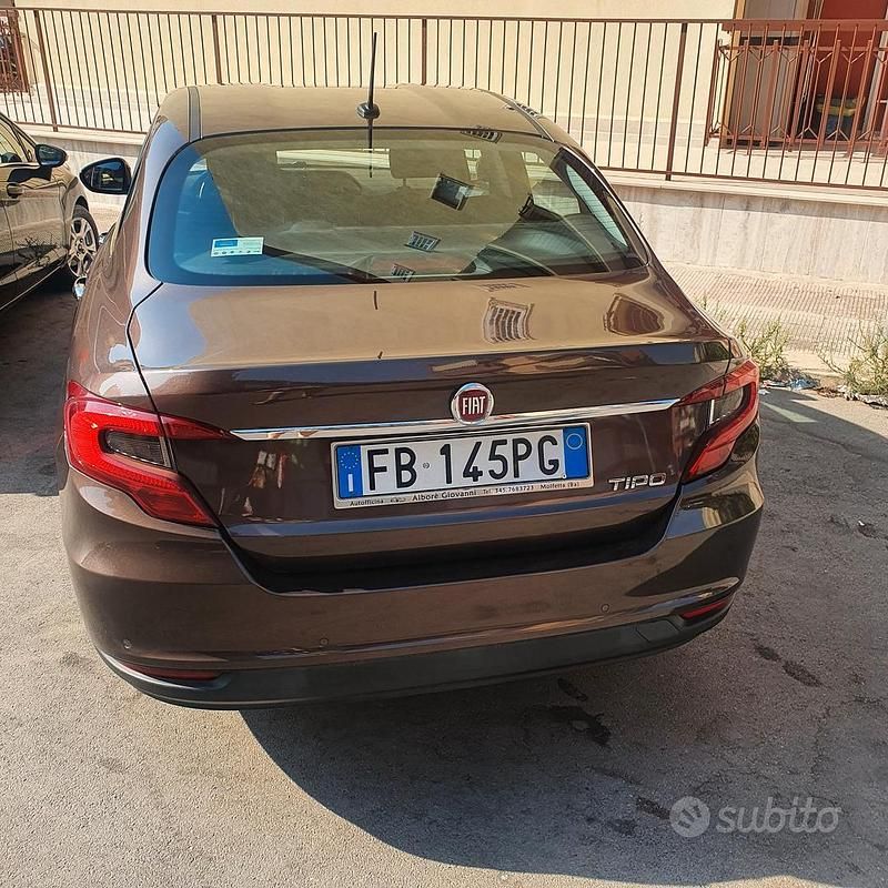 Usata Fiat Tipo 120 CV (88 kW) 2015 Marrone Berlina