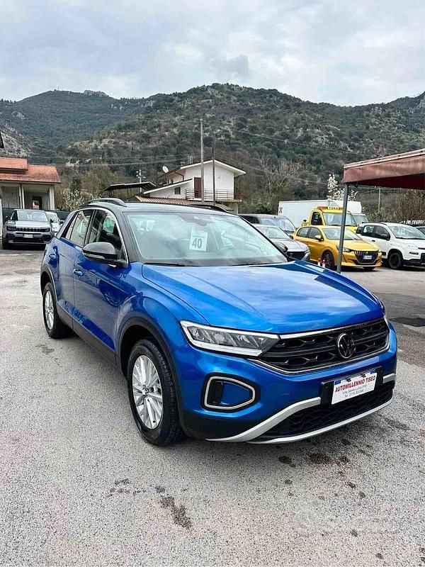 Usata VW T-Roc Life 150 CV (110 kW) 2023 Blu SUV