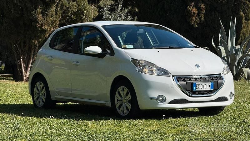 Usata Peugeot 208 Allure 81 CV (59 kW) 2014 Bianco Utilitaria