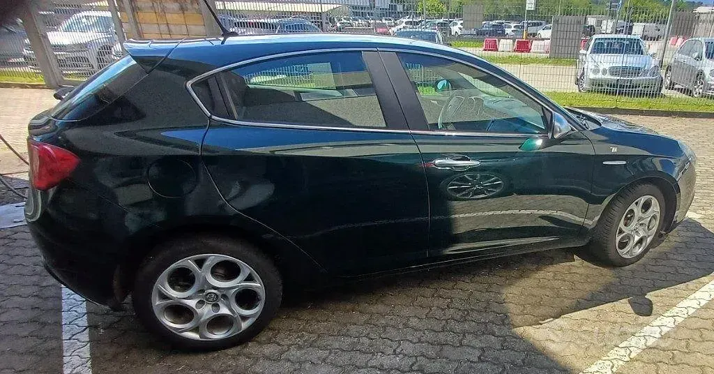 Usata Alfa Romeo Giulietta Ti 120 CV (88 kW) 2021 Verde Berlina