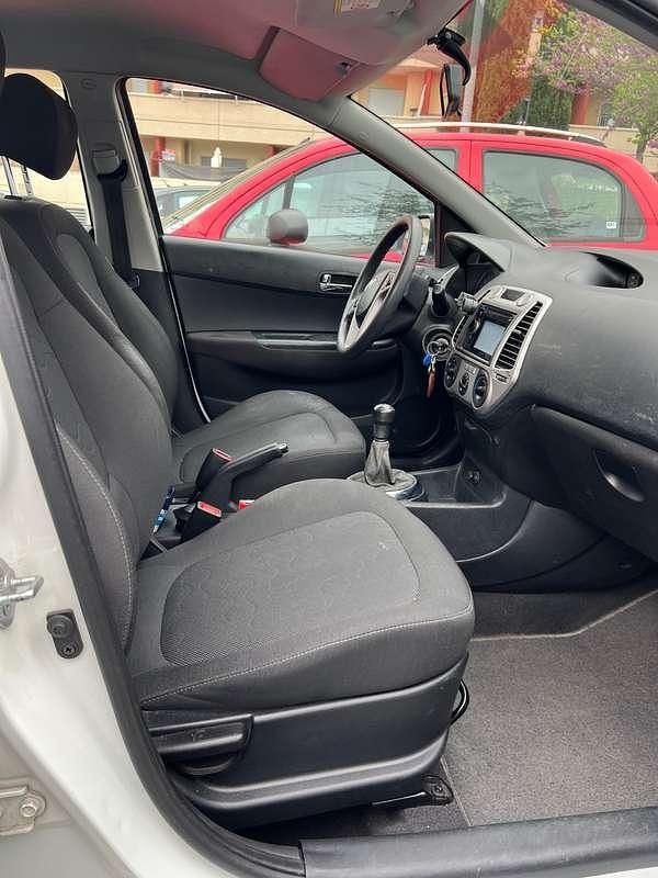 Usata Hyundai i20 Edition 77 CV (56 kW) 2011 Bianco Utilitaria