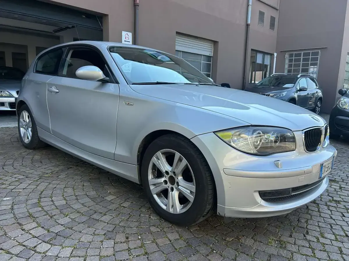 Używany BMW 118 143 KM (105 kW) 2009 Szary Hatchback