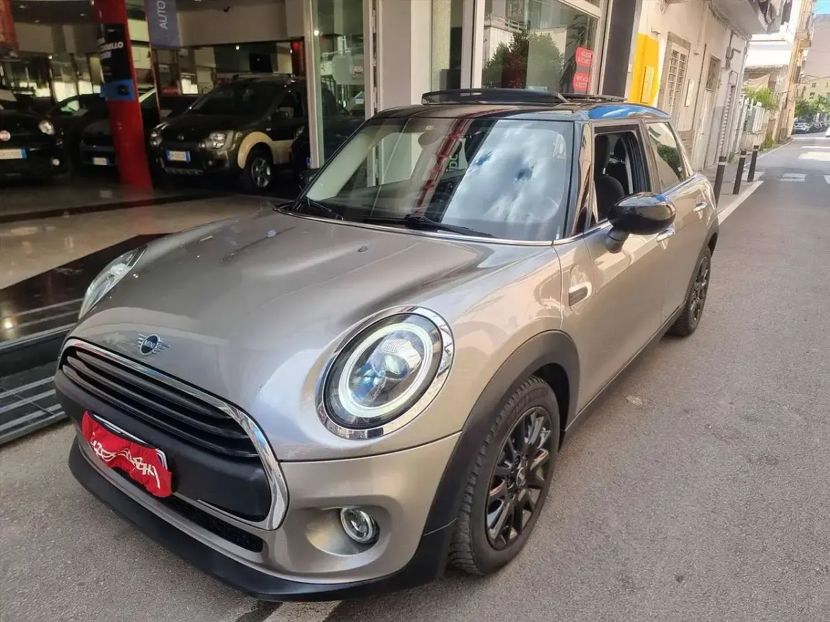 Usata Mini ONE 75 CV (55 kW) 2020 Argento Utilitaria