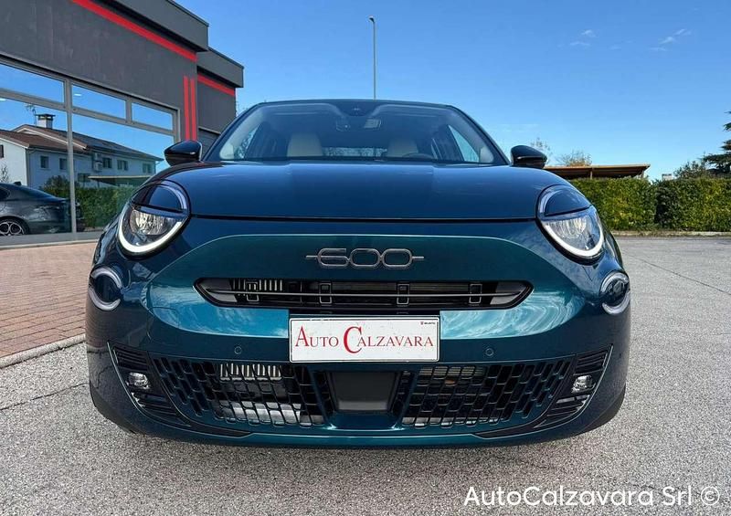 Nuova Fiat 600 La Prima 101 CV (74 kW) 2025 Verde mare SUV
