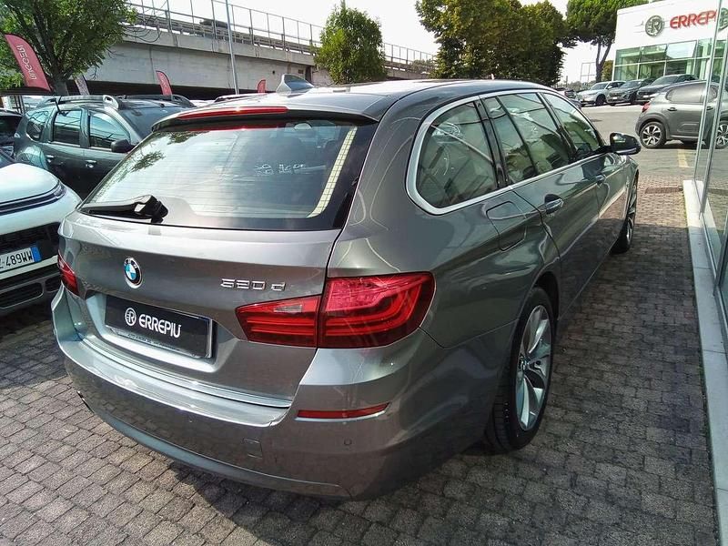 Usata BMW 520 Luxury Line 190 CV (139 kW) 2017 Grigio Station wagon