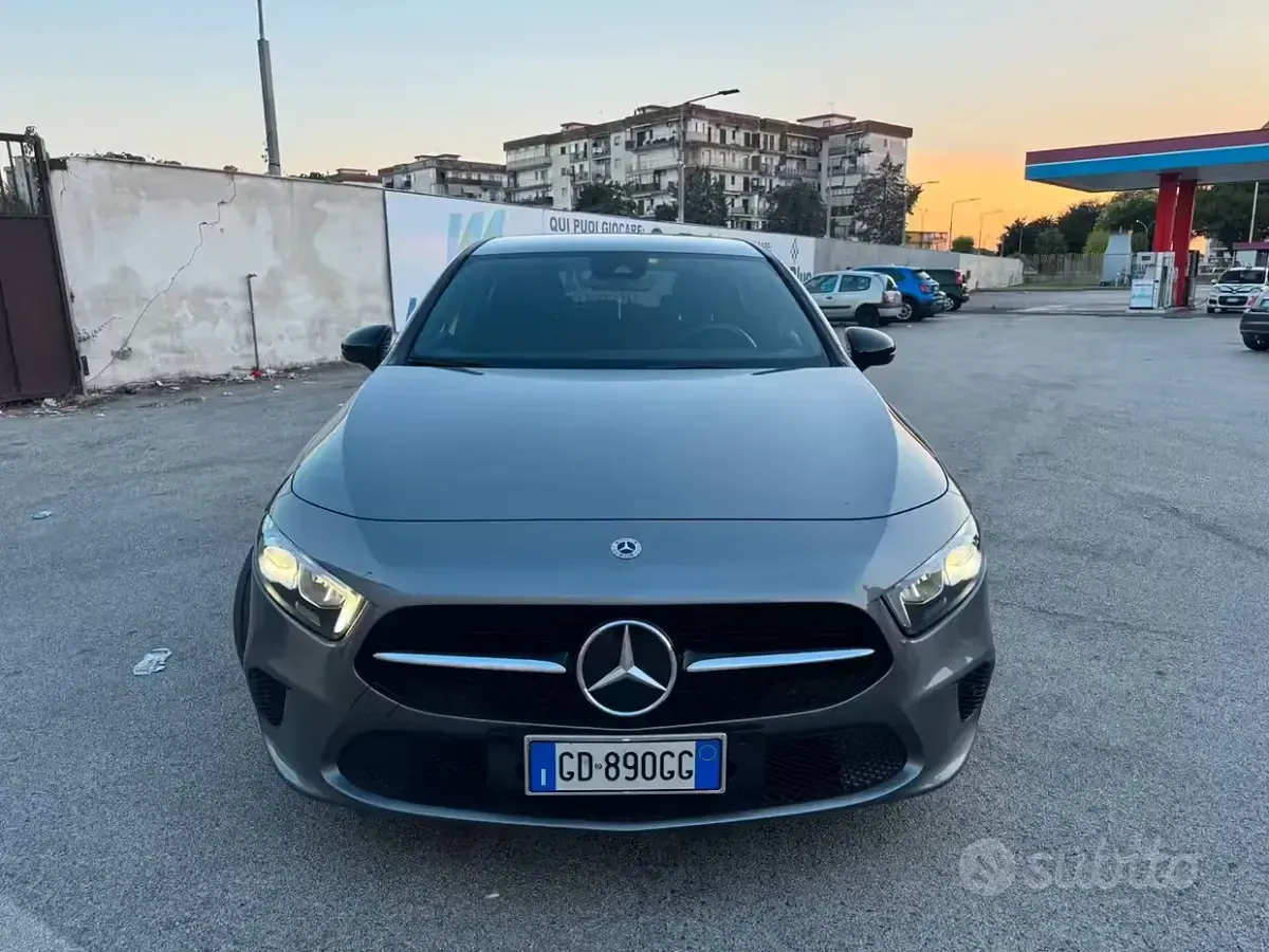Usata Mercedes A180 Executive 116 CV (85 kW) 2021 Grigio Berlina
