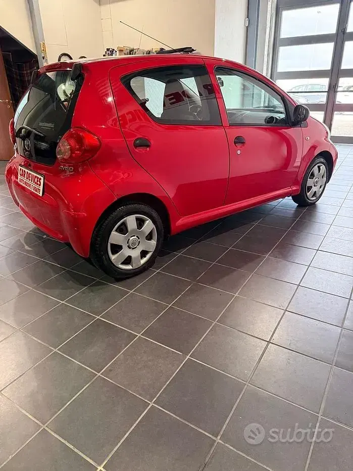 Usata Toyota Aygo 68 CV (50 kW) 2009 Rosso Utilitaria