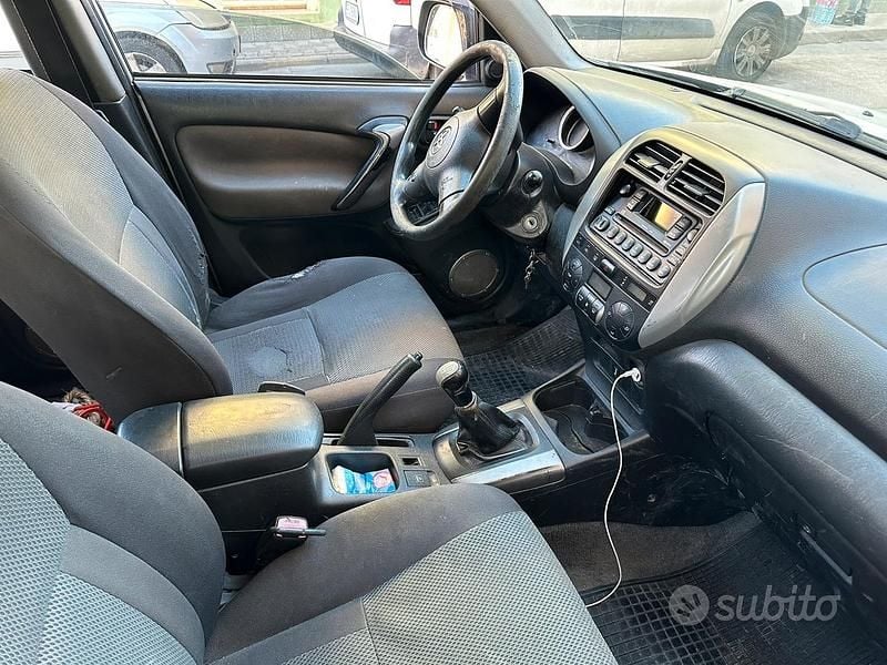 Usata Toyota RAV4 116 CV (85 kW) 2004 Grigio SUV