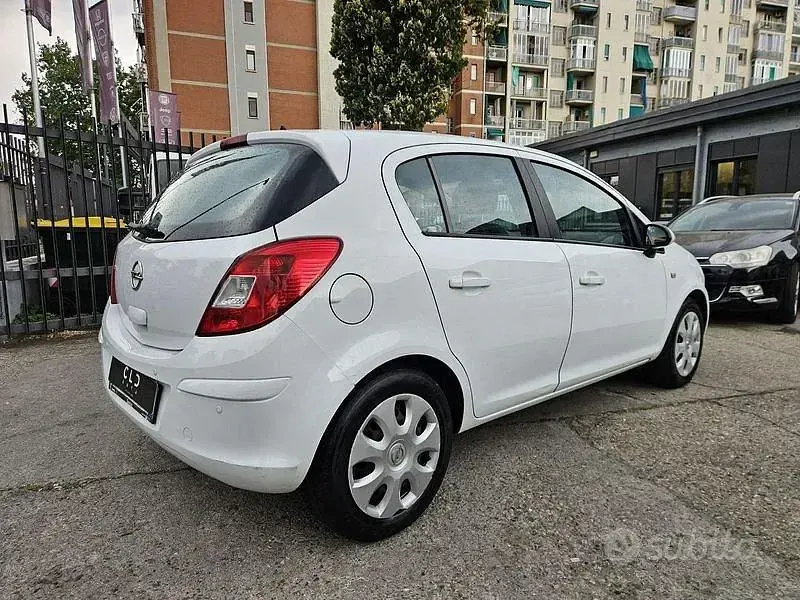 Usado Opel Corsa 86 HP (63 kW) 2012 Branco Citadino