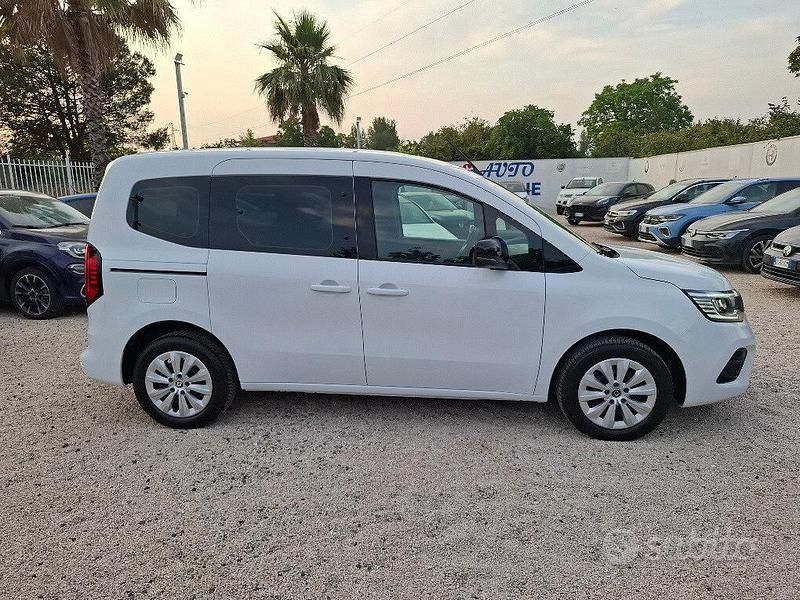 Usata Renault Kangoo Equilibre 95 CV (69 kW) 2024 Bianco Monovolume