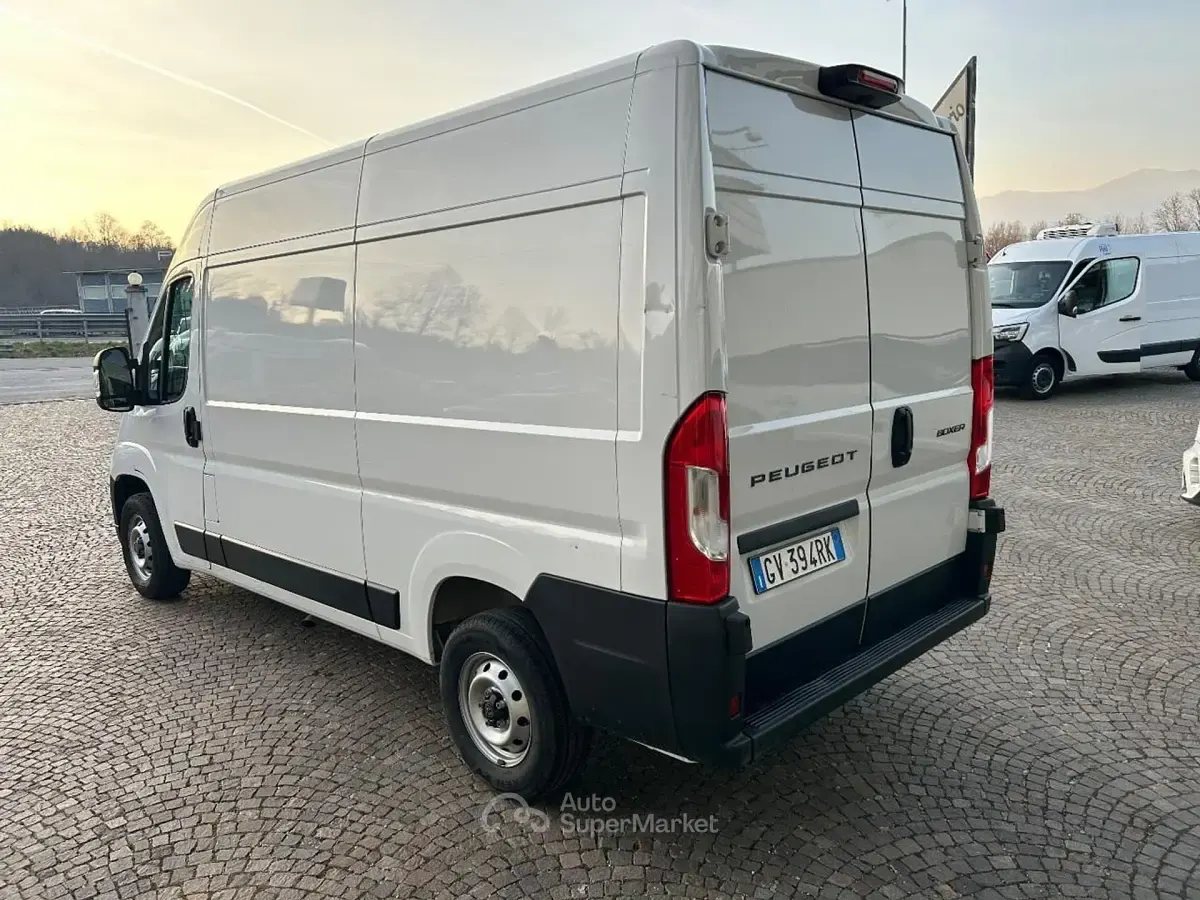 Usata Peugeot Boxer S 140 CV (102 kW) 2024 Bianco pastello Furgone