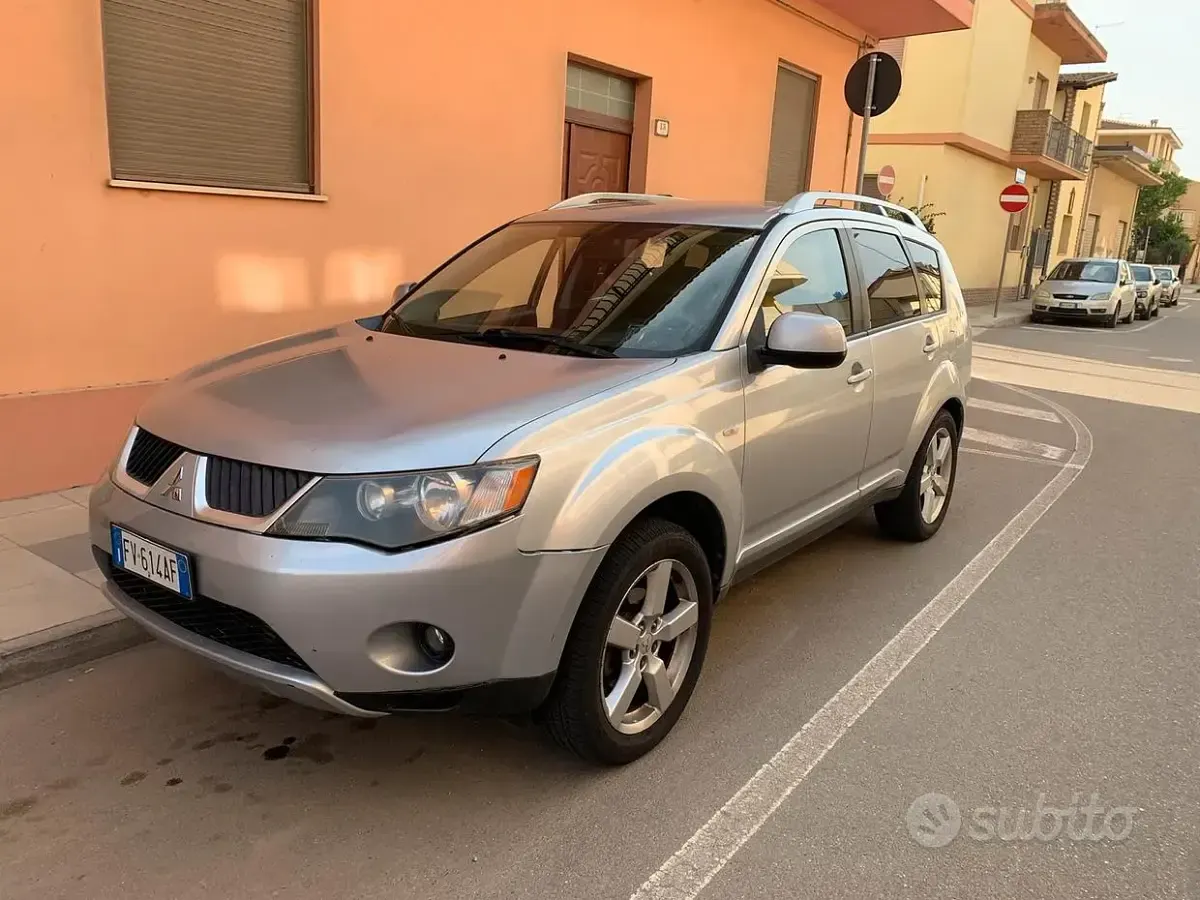 Usata Mitsubishi Outlander 140 CV (102 kW) 2008 Grigio SUV