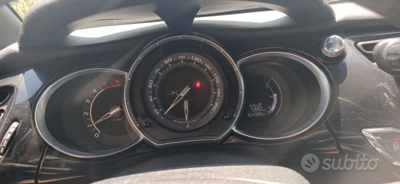 Usata DS Automobiles DS3 Sport Chic 100 CV (73 kW) 2016 Grigio Utilitaria