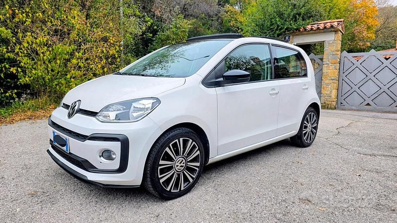 Bianco Usata 2017 VW up! Highline Due volumi | 9400 € (Buon prezzo) - Immagine 1/4